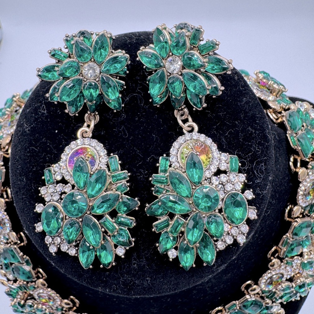 Duchessa Catorina's Statement Necklace and Earring Sets - Picture 7 of 10